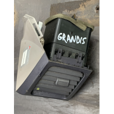 Дефлектор передній лівий Mitsubishi Grandis GN71104830 GN711-04670