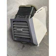 Дефлектор передній правий Mitsubishi Grandis MR962243HA GN71104660