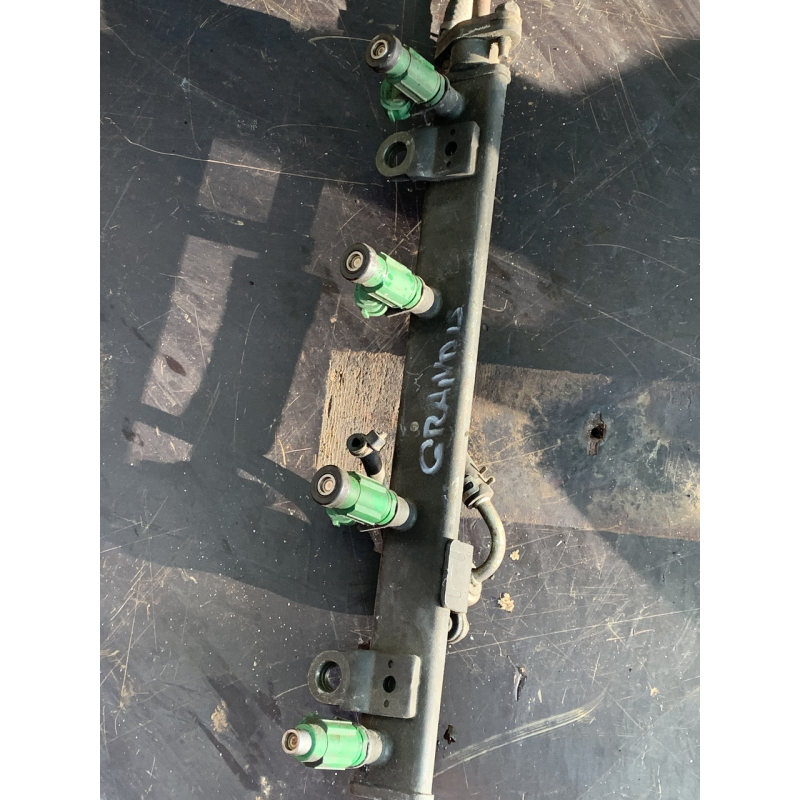 Линкова рейка (рампа) Mitsubishi Grandis 2.4 Mivec MR988175