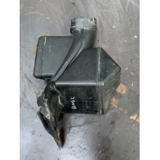 Повітрозабірник Mitsubishi Grandis MN110585