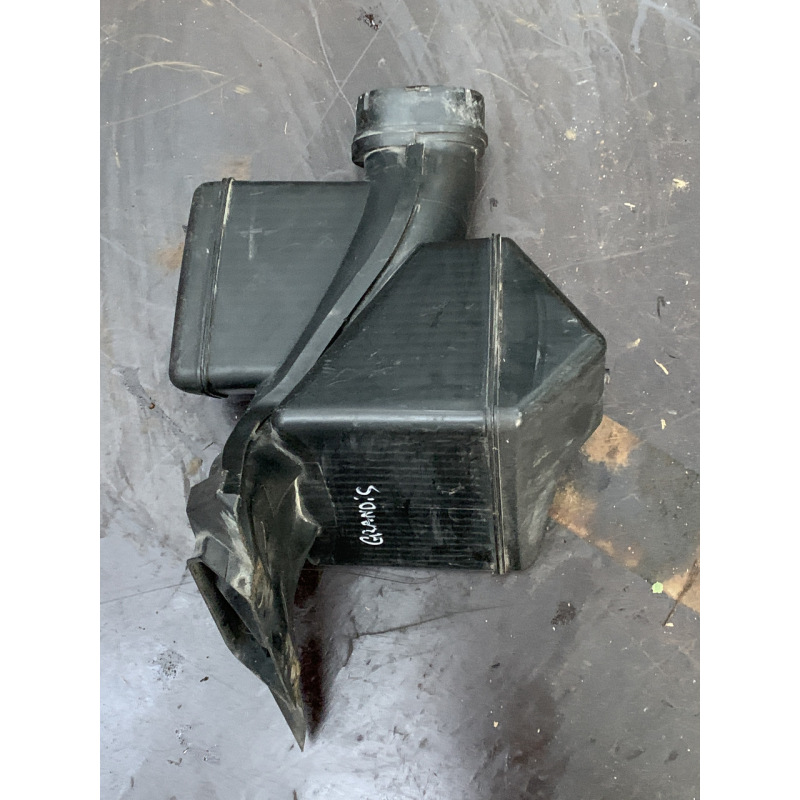 Повітрозабірник Mitsubishi Grandis MN110585