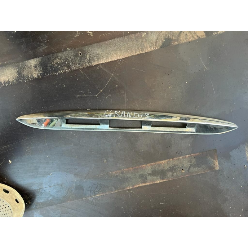 Накладка кришки багажника-хром Mitsubishi Grandis 2004-2010 MN161068