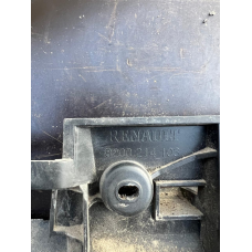 Кронштейн бампера заднього центральний Renault Modus 8200214103
