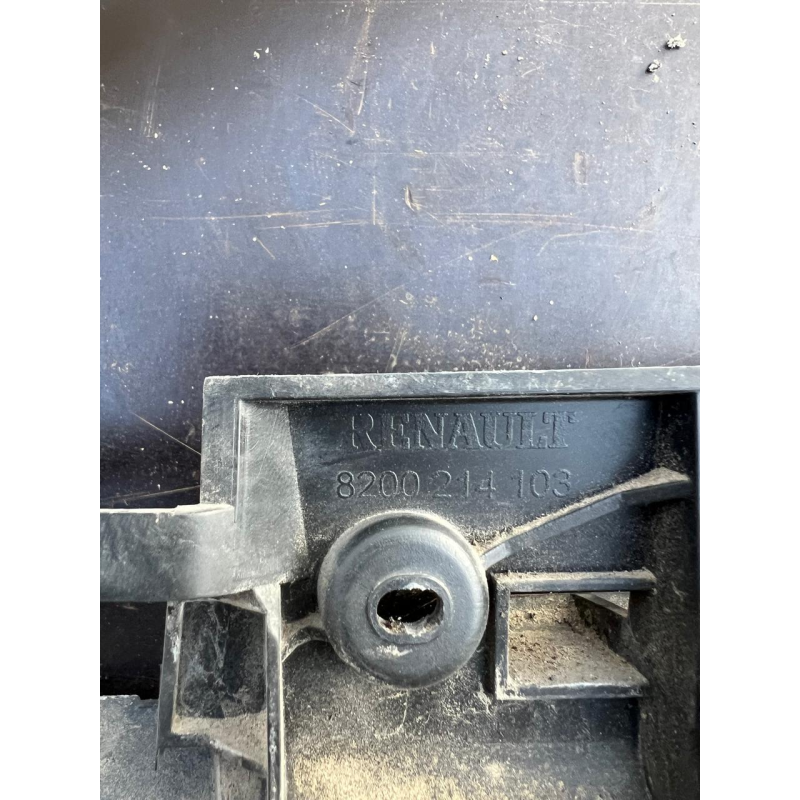 Кронштейн бампера заднього центральний Renault Modus 8200214103