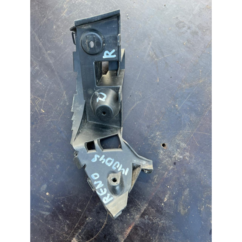 Кронштейн кріплення заднього бампера правий Renault Modus 8200214373