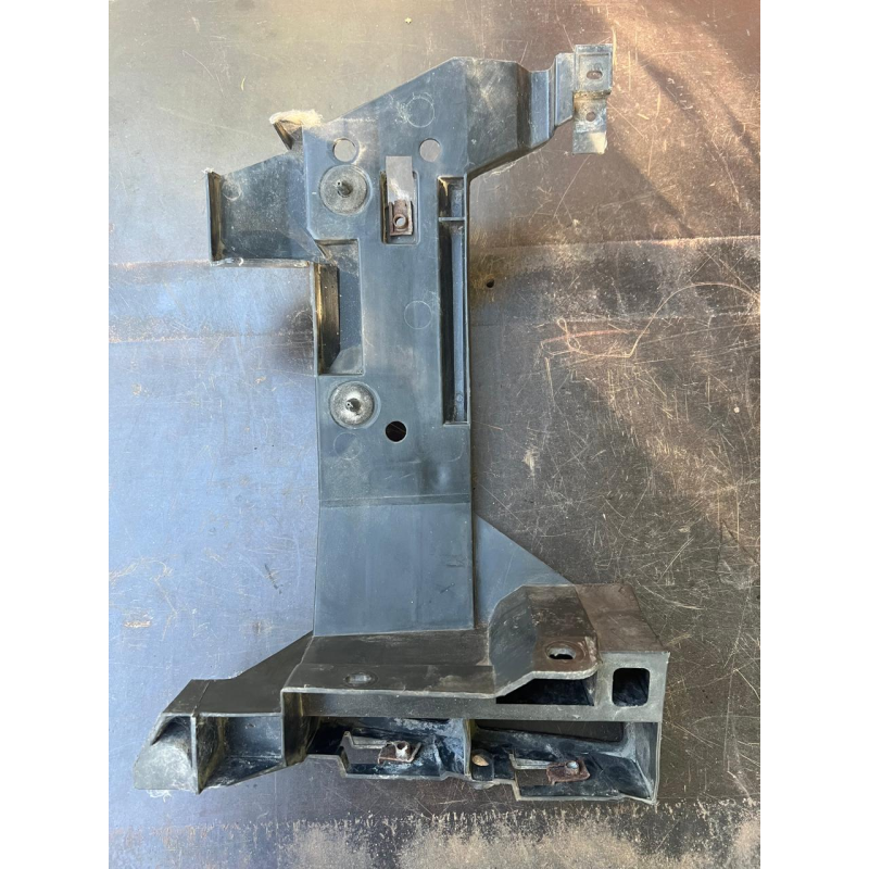 Кронштейн бампера заднього правий Renault Master /Opel Movano 7701692586 7700352212