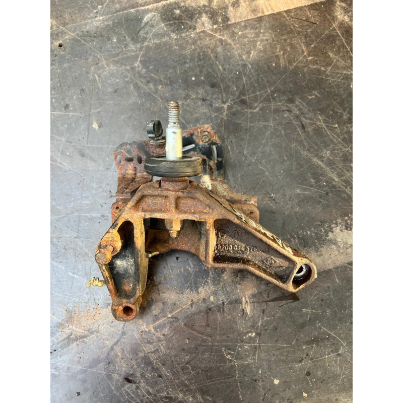 Кронштейн КПП Renault Master 2 /Opel Movano/ Nissan Interstar 2003-2010 8200034578 Кронштейн КПП Renault Master 2 /Opel Movano/ Nissan Interstar 2003-2010 8200034578 