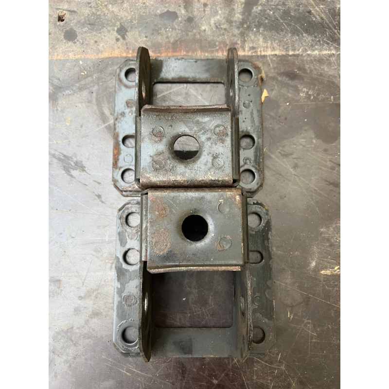 Кронштейн кріплення ресори передній Renault Master/Opel Movano 7700308575