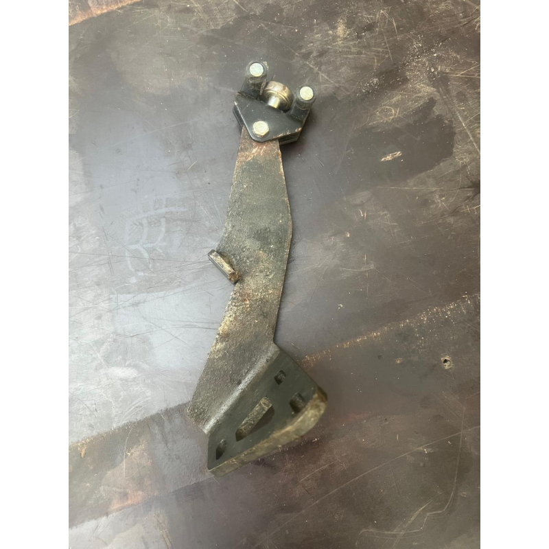 Ролик бічних правих/лівих зсувних дверей нижній Renault Master /Opel Movano  8200080754