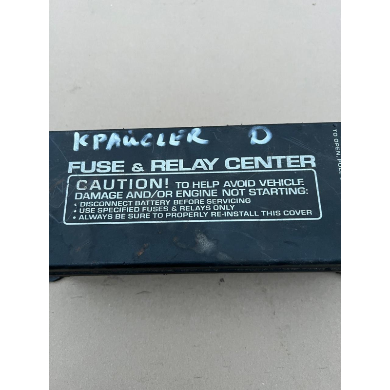 Блок запобіжників Chrysler Voyager 2.4 04868091aa 04868091AA