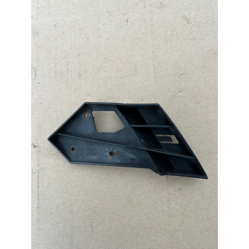 Кронштейн кріплення фари правий Mitsubishi Grandis MN129510 Mitsubishi MN129510