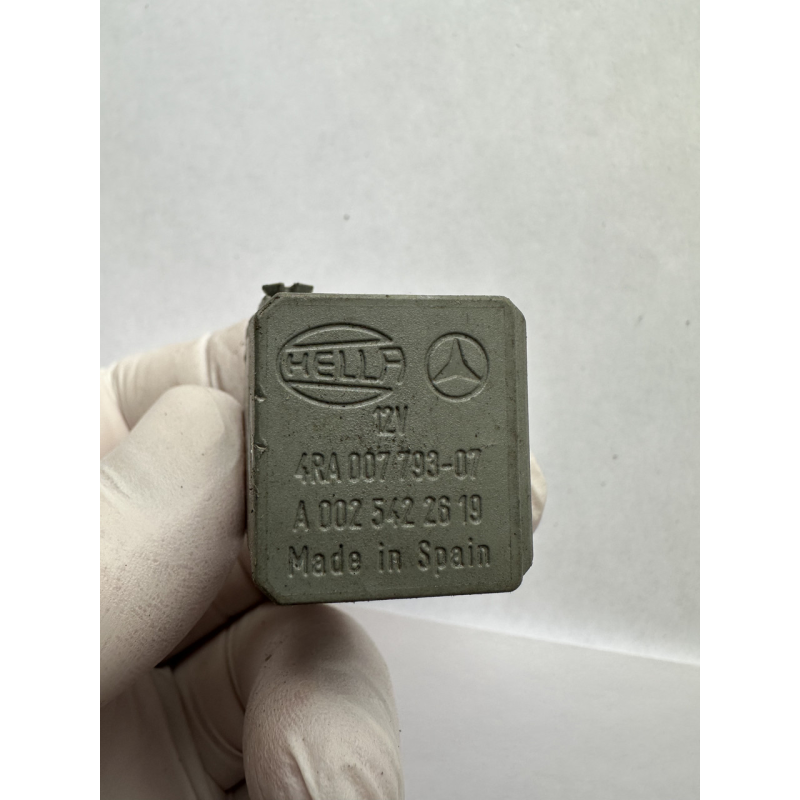 Mercedes реле A0025422619 4RA007793-07