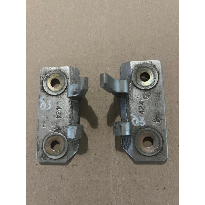 Renault (RVI) завіса дверей передньої 7701470692