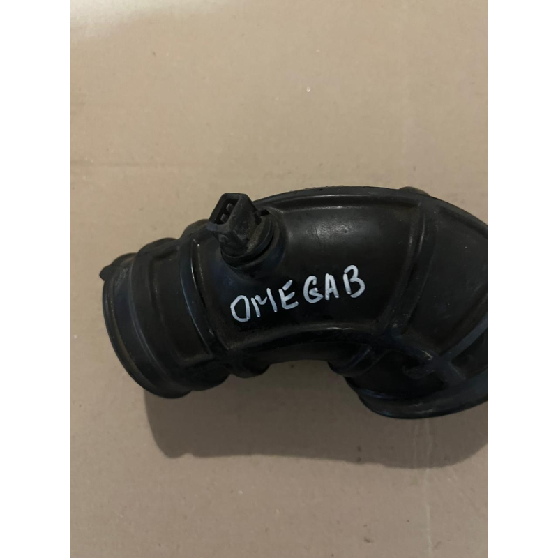 Патрубок повітроводу Opel Omega B  90412382  GM90412382