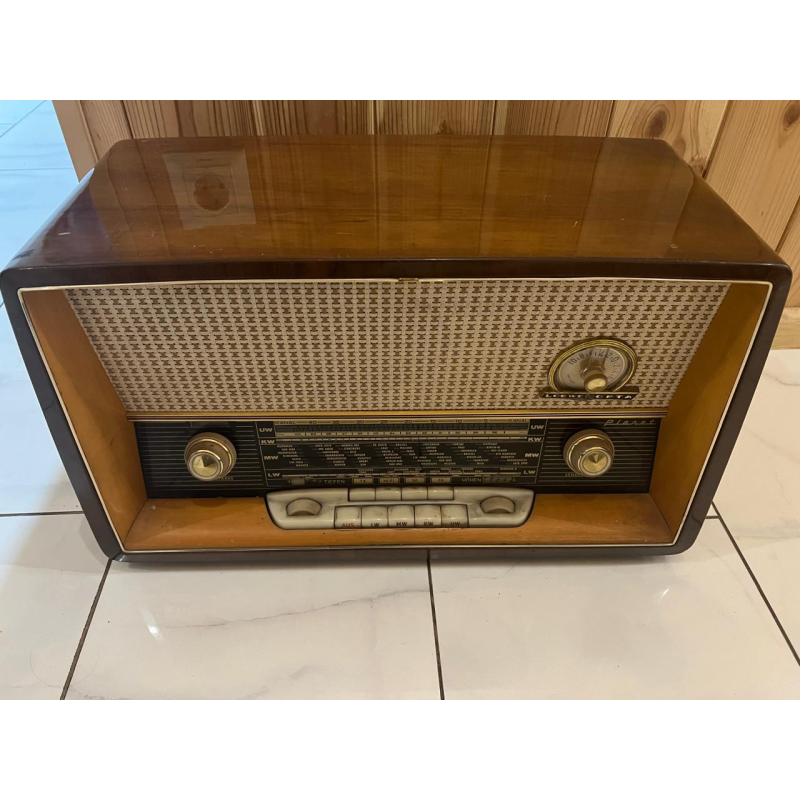 Ретро-радіоприймач Loewe Opta planet 5720W