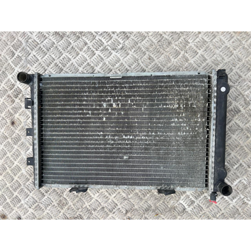 Радіатор системи охолодження Mercedes 190 (W201) 2.0D 2116011717