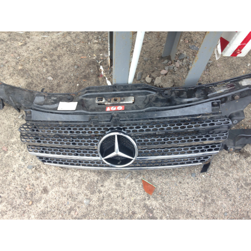 Передня панель Mercedes Vito/Viano W639