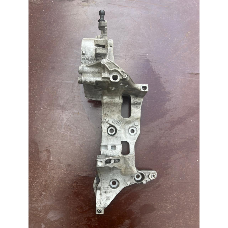 Кронштейн генератора Skoda Octavia A7/Шкода Октавія А7 04L903143B
