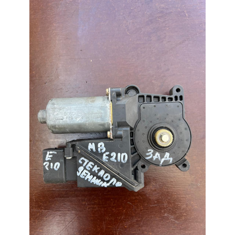 Моторчик склопідіймача задній Mercedes-Benz E-class Bosch 0130821698 05073110