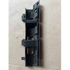 Кронштейн переднього бампера правий VW Passat B6 3C0807184