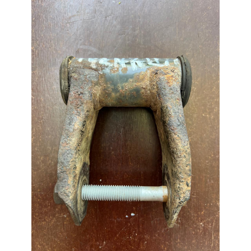 Сережки задньої ресори Ford Transit 1526559 8C115776AA