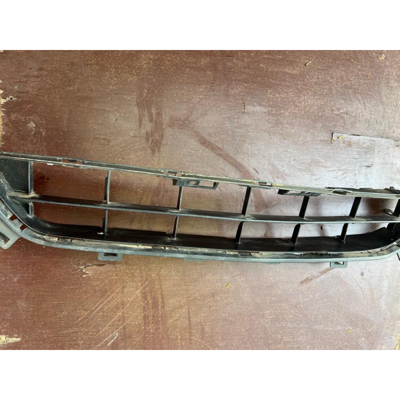 Нижня решітка радіатора в бампері Honda Accord 7 71103SEA000