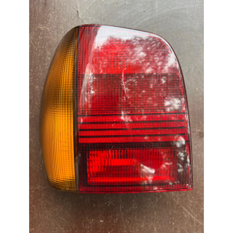 Задній ліхтар лівий VW Polo 6N0945095