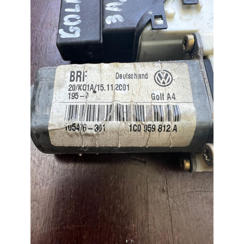 Склопідіймач задній правий Volkswagen Golf 4 1C0 959 812 A 1C0959812A