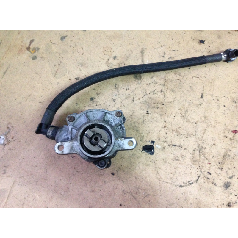 Вакуумний насос Renault Master 8200102535